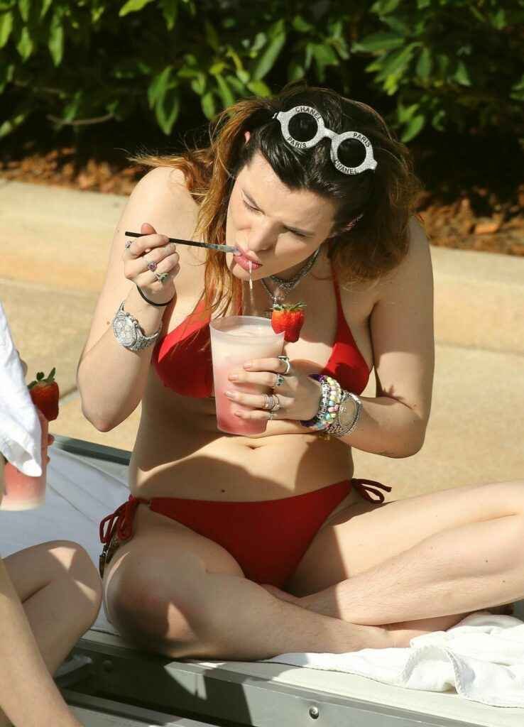 Bella Thorne en bikini