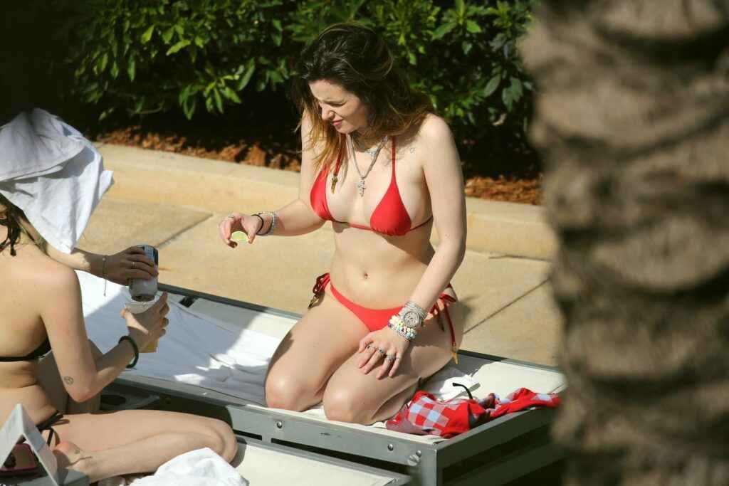 Bella Thorne en bikini