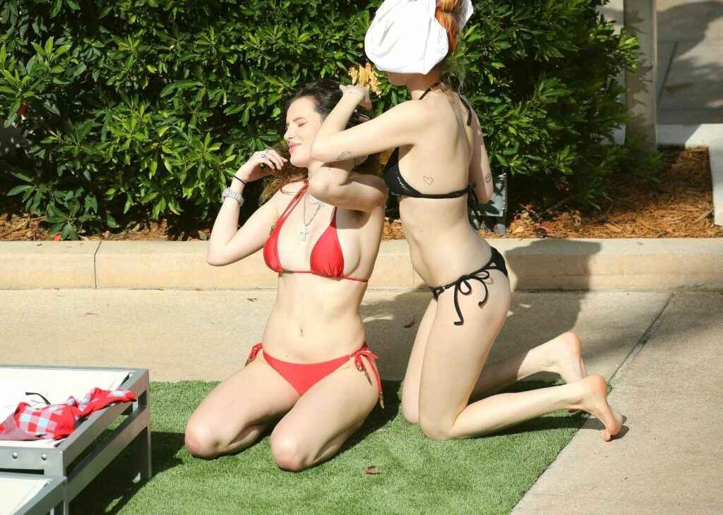 Bella Thorne en bikini