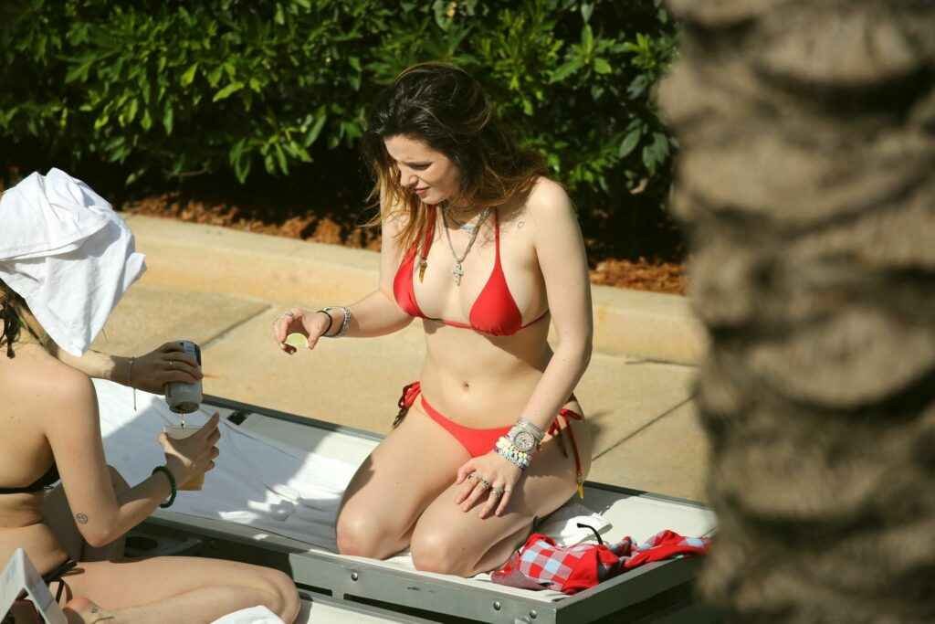 Bella Thorne en bikini