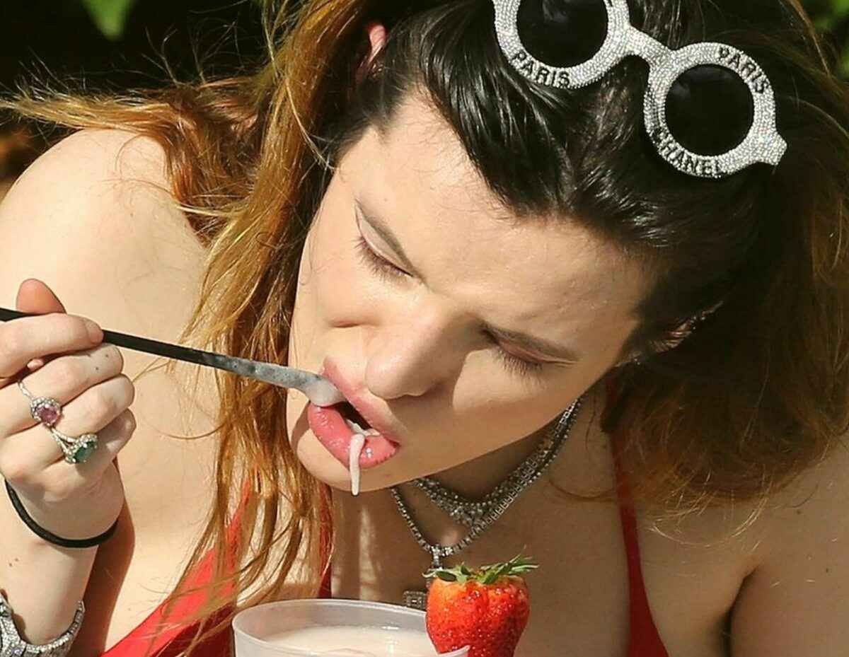 Bella Thorne en bikini