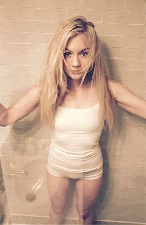 Emily Kinney nue, les photos intimes