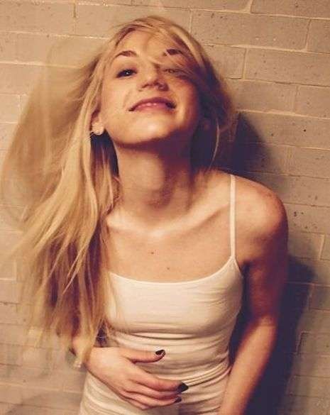 Emily Kinney nue, les photos intimes