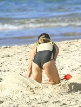 Natalie Bassingthwaighte en maillot de bain en Australie