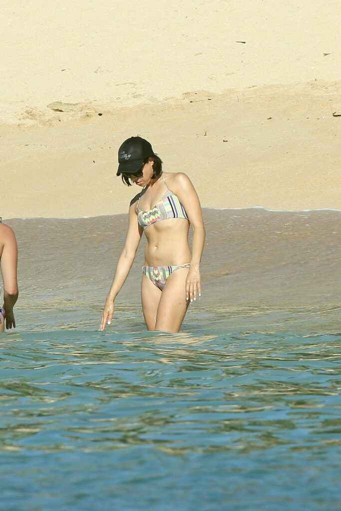 Aubrey Plaza en bikini à Hawaii