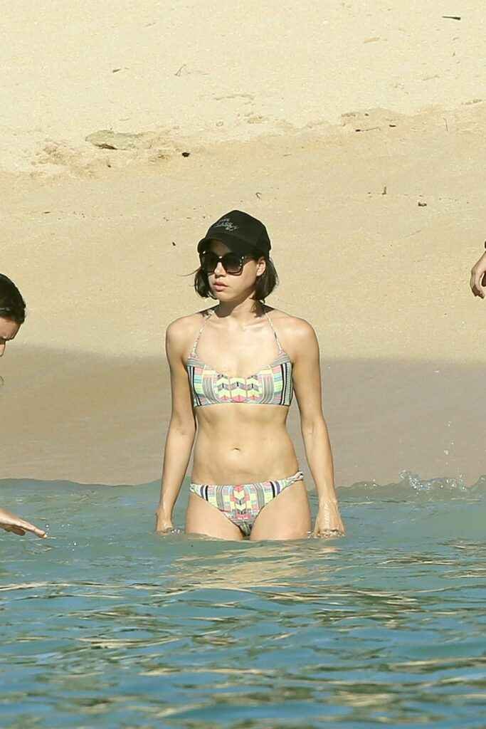 Aubrey Plaza en bikini à Hawaii