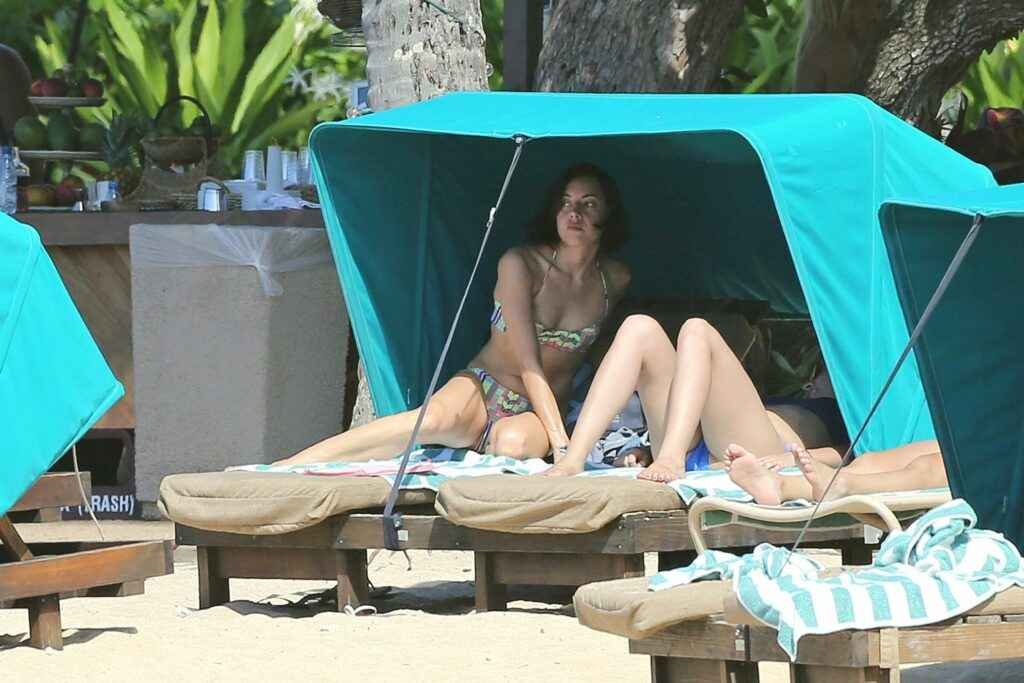 Aubrey Plaza en bikini à Hawaii