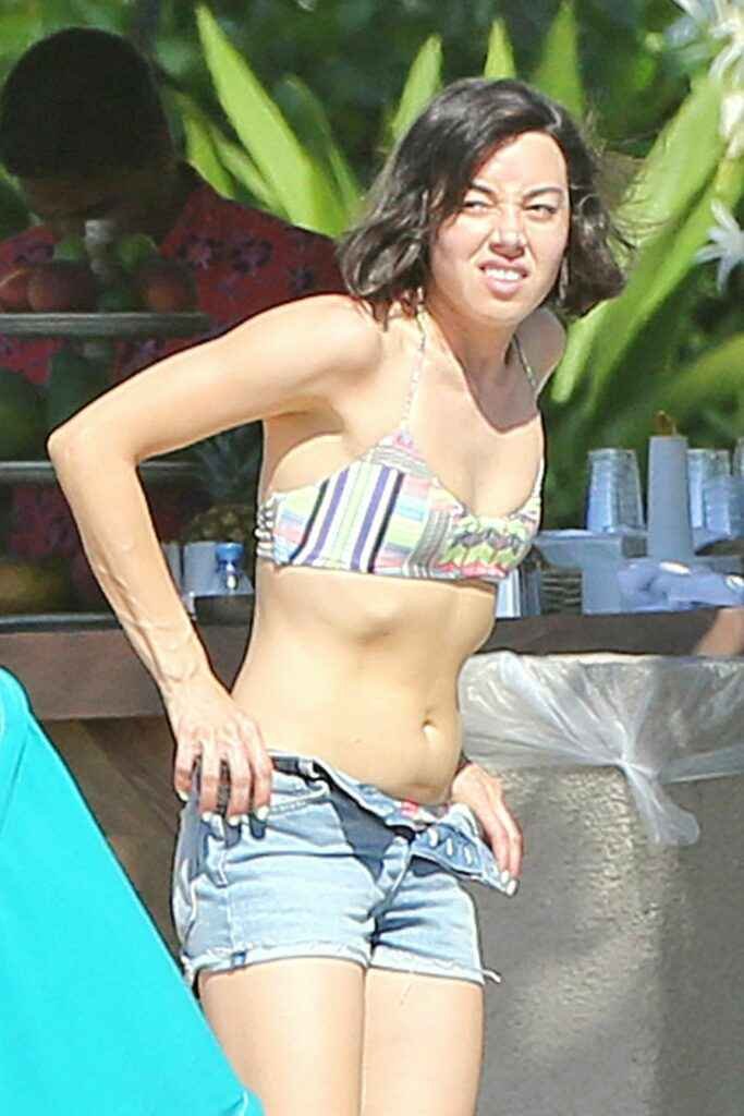 Aubrey Plaza en bikini à Hawaii