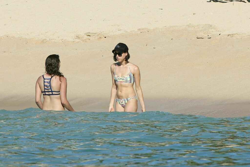 Aubrey Plaza en bikini à Hawaii