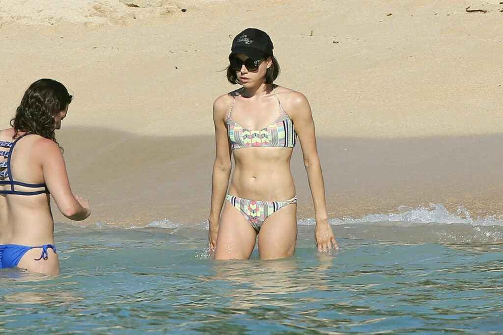 Aubrey Plaza en bikini à Hawaii