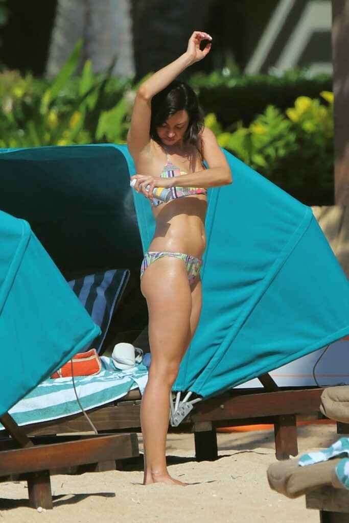 Aubrey Plaza en bikini à Hawaii