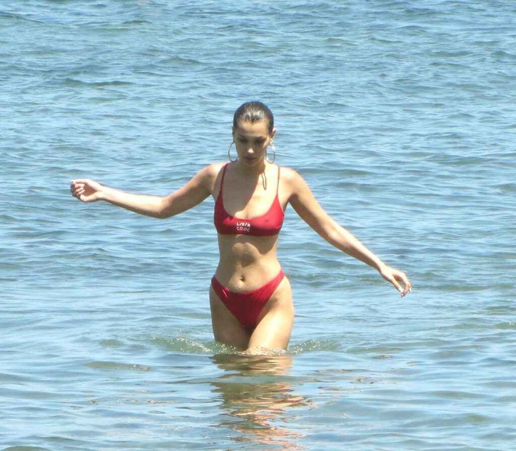 Bella Hadid en bikini à Malibu