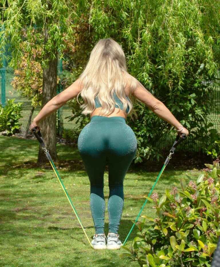 Bianca Gascoigne fait sa gym en Leggings