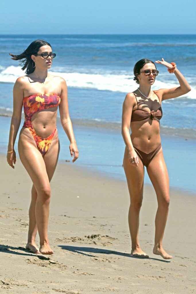 Delilah Belle et Amelia Hamlin en bikini