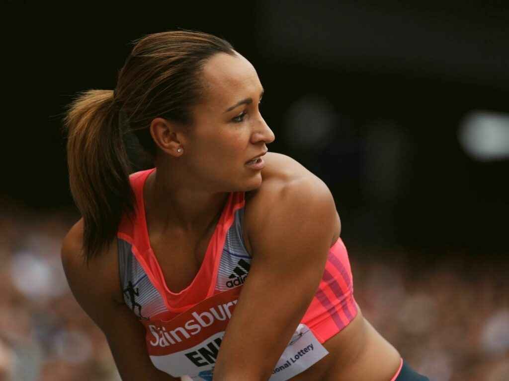 Jessica Ennis Hill sexy sur la piste d'athlétisme