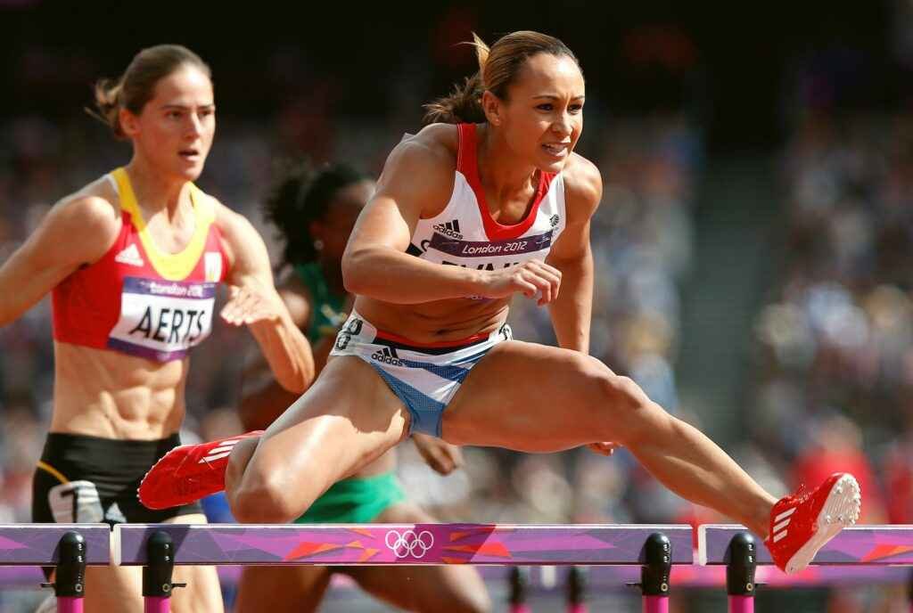 Jessica Ennis Hill sexy sur la piste d'athlétisme