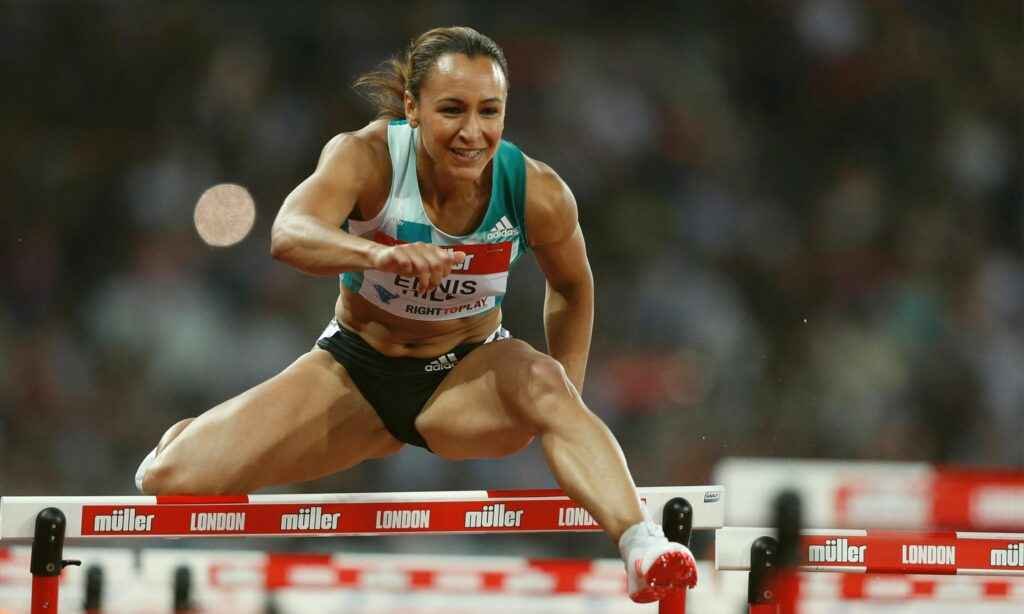 Jessica Ennis Hill sexy sur la piste d'athlétisme