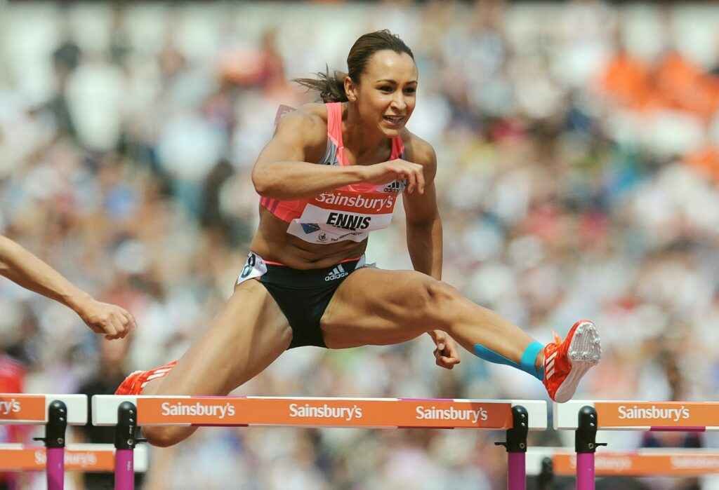 Jessica Ennis Hill sexy sur la piste d'athlétisme