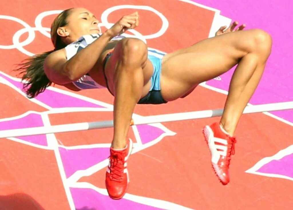 Jessica Ennis Hill sexy sur la piste d'athlétisme