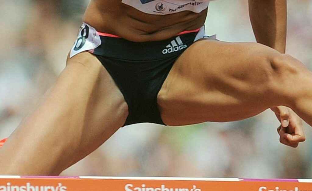 Jessica Ennis Hill sexy sur la piste d'athlétisme