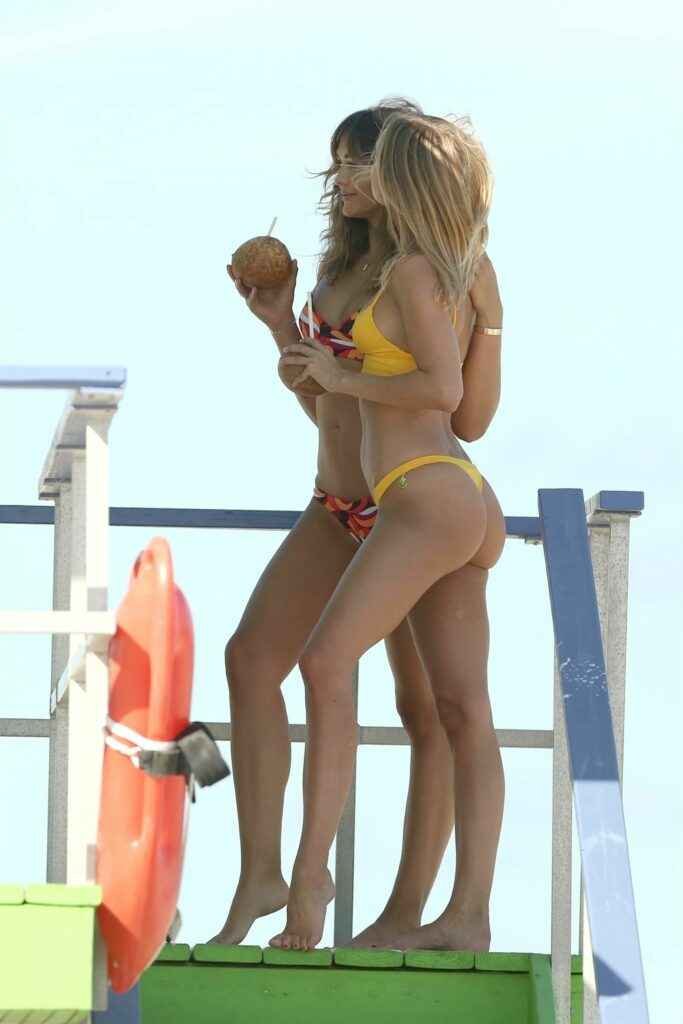 KImberley Garner en bikini à La Barbade