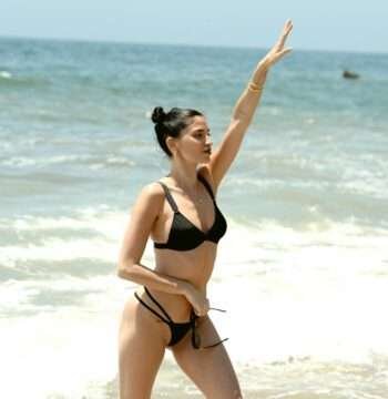 Nicole Williams en bikini