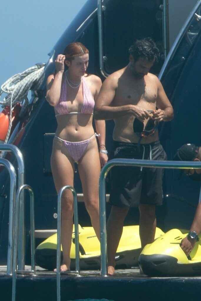 Bella Thorne en bikini à Cabo