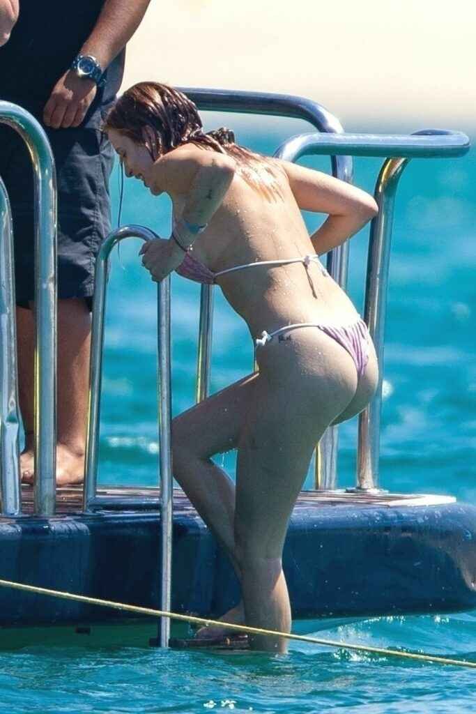 Bella Thorne en bikini à Cabo