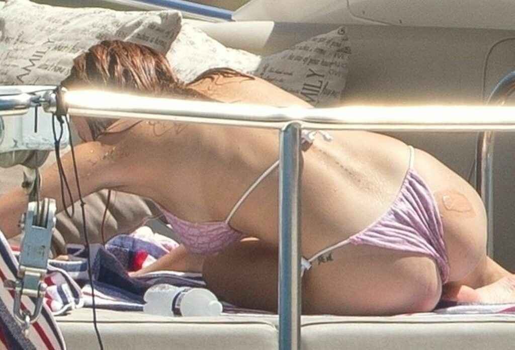 Bella Thorne en bikini à Cabo