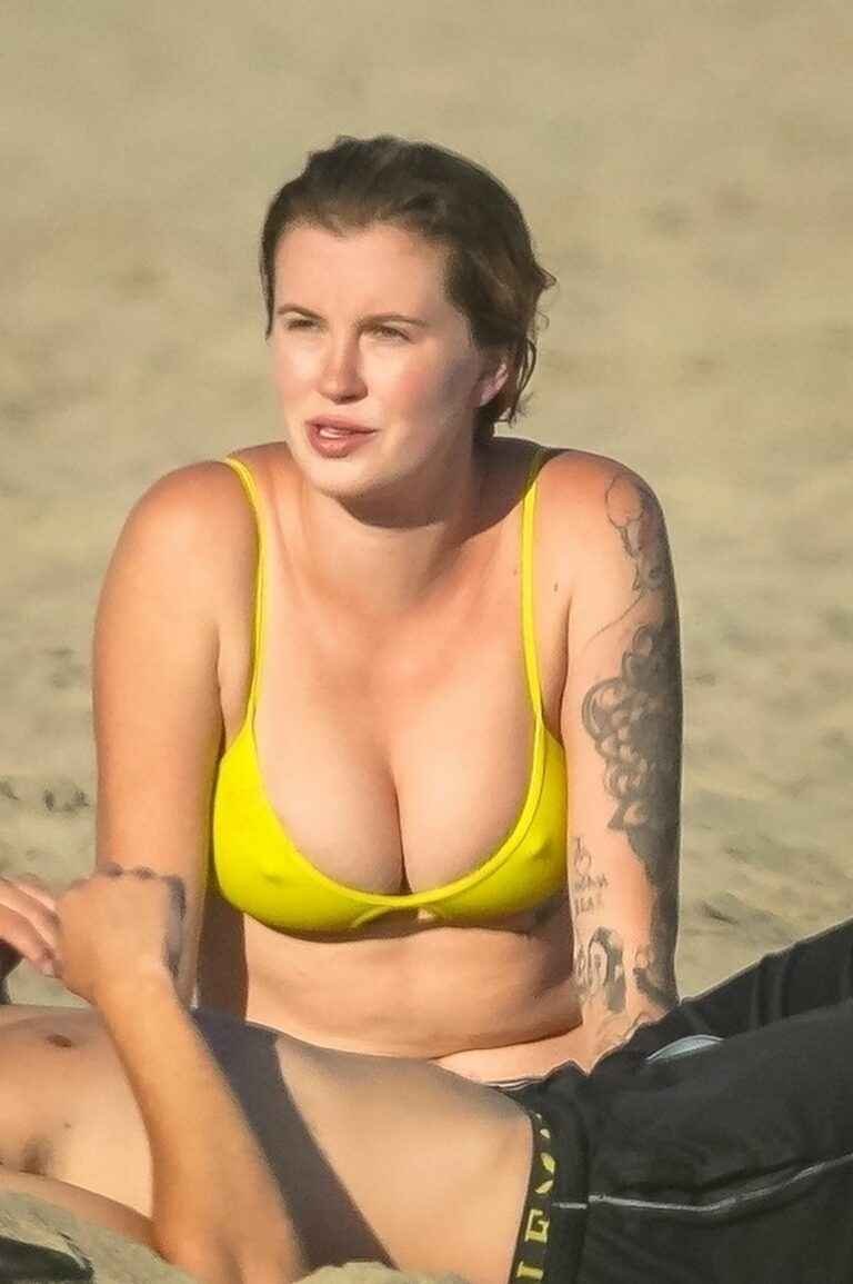 Ireland Baldwin en bikini à Malibu