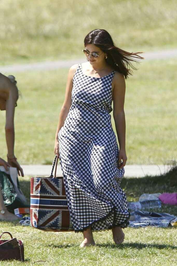 Oups ! Sous la jupe de Jenna Coleman