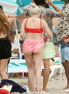 Ariel Winter les fesses à l'air à Laguna Beach