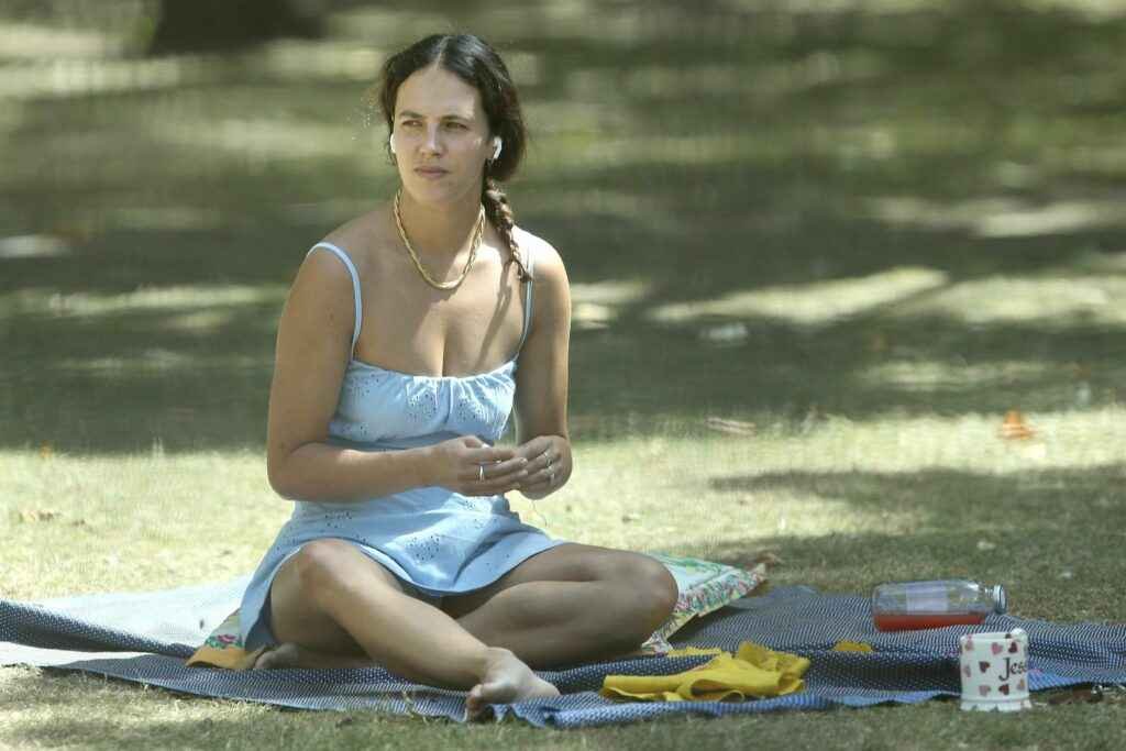 Sous la jupe de Jessica Brown Findlay