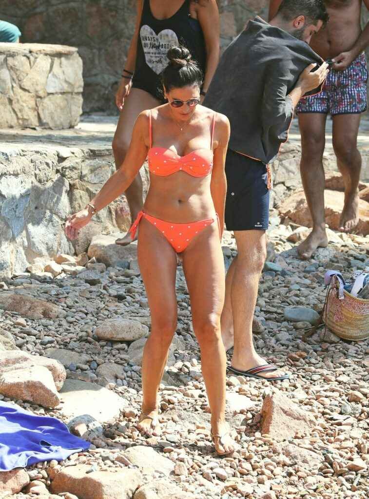 Veronica Hidalgo en bikini en Espagne