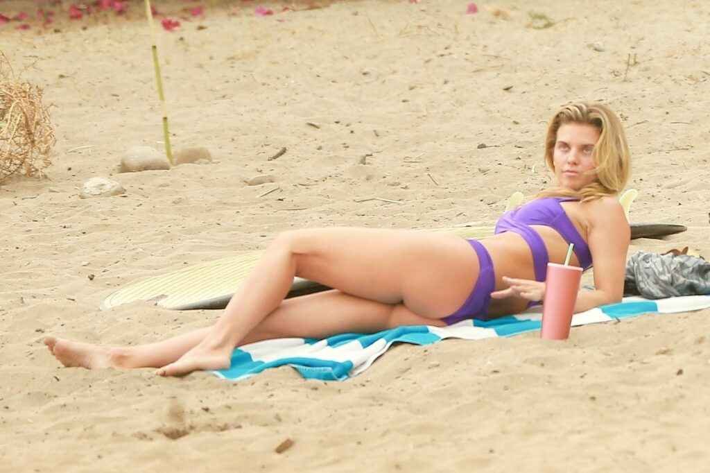 Annalynne McCord en bikini