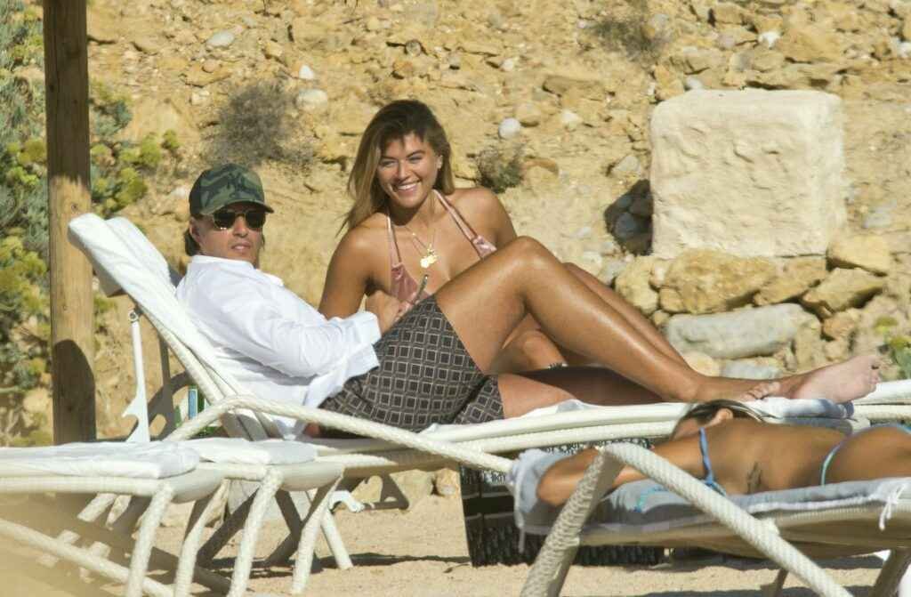 Arabella Chi en bikini à Ibiza