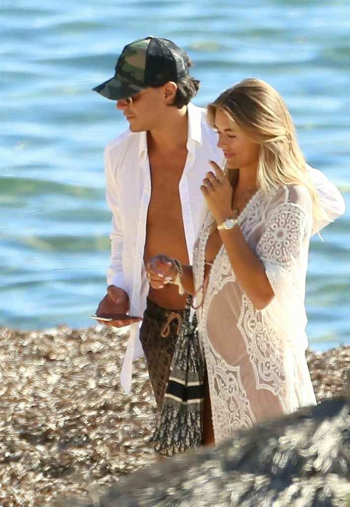 Arabella Chi en bikini à Ibiza