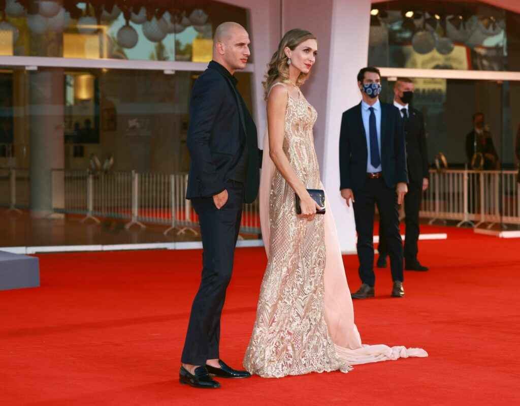 On voit les seins de Barbara Romer au Festival du Film de Venise