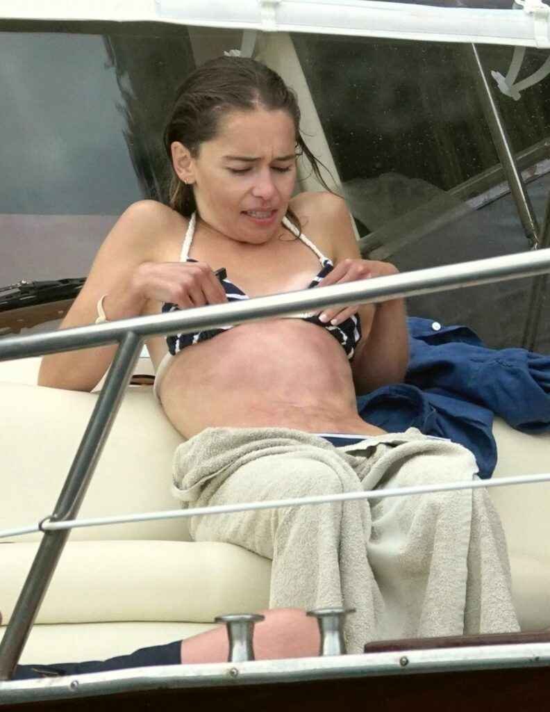 Emilia Clarke en bikini en Italie