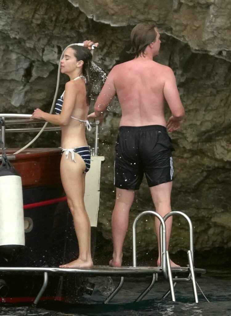 Emilia Clarke en bikini en Italie