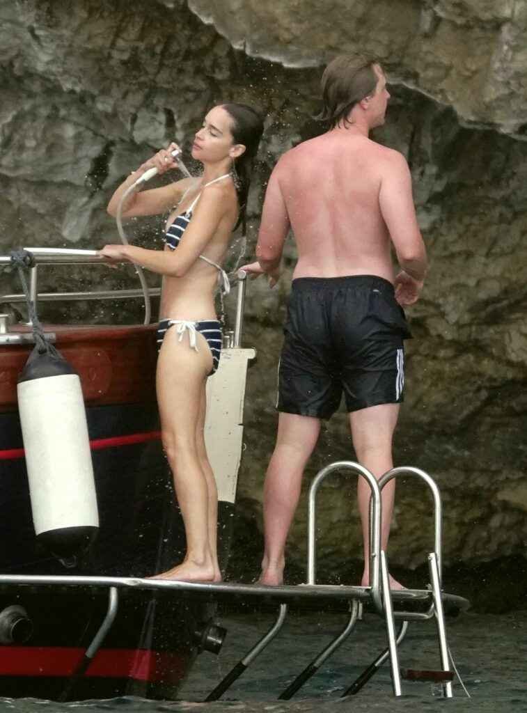 Emilia Clarke en bikini en Italie