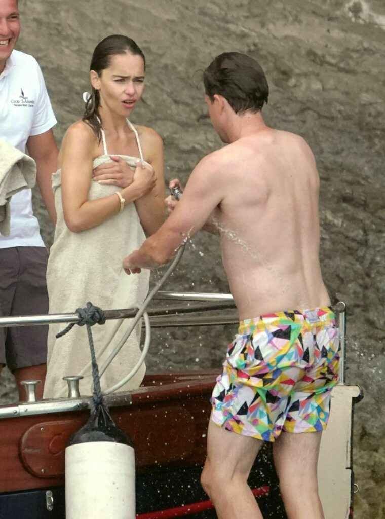 Emilia Clarke en bikini en Italie