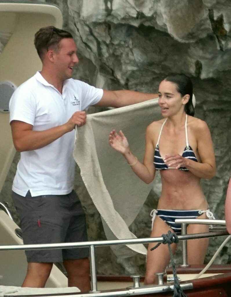 Emilia Clarke en bikini en Italie