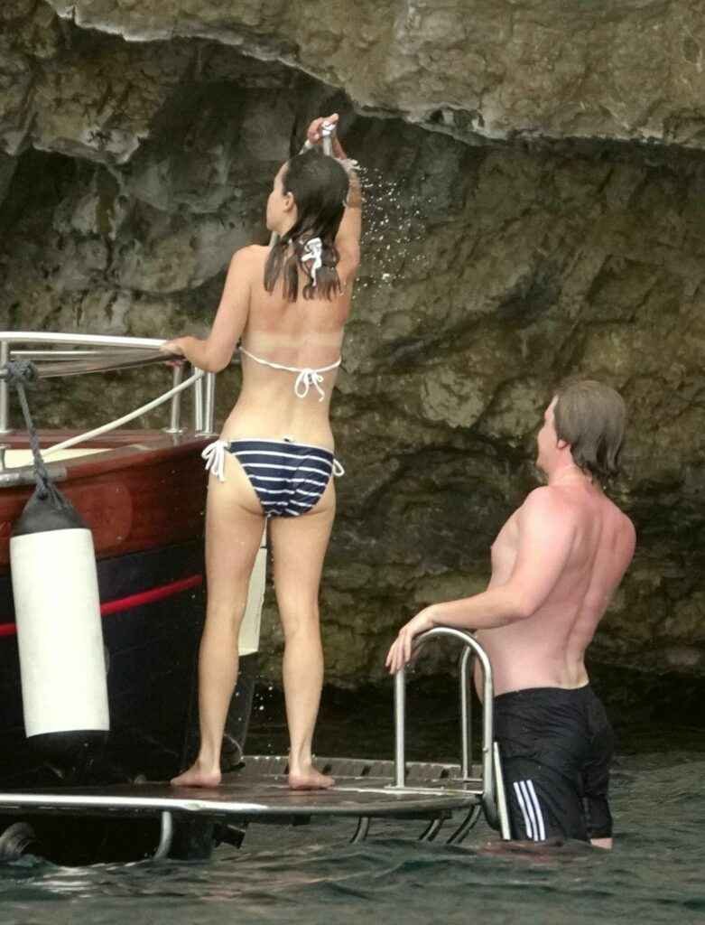 Emilia Clarke en bikini en Italie