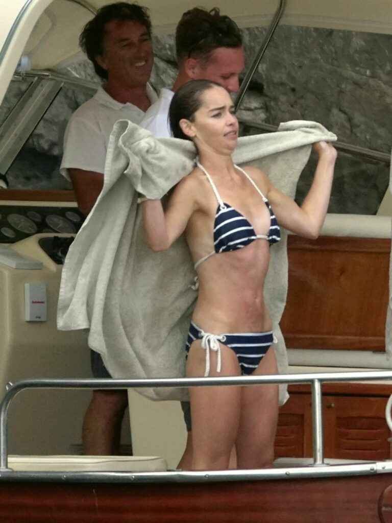 Emilia Clarke en bikini en Italie