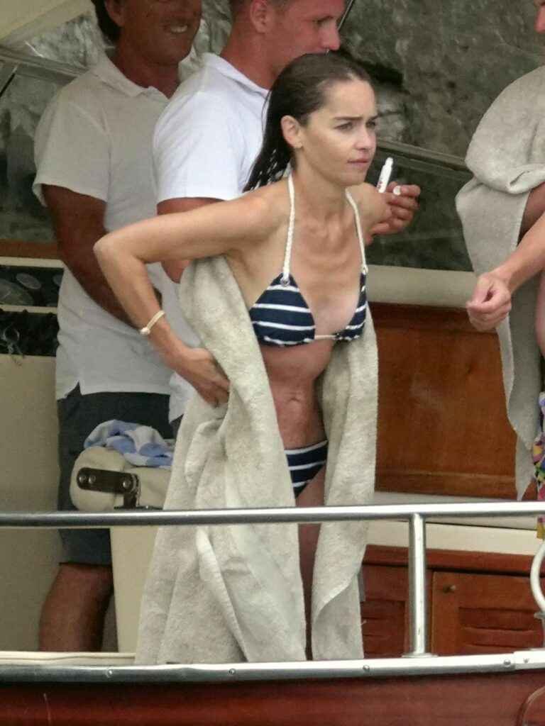 Emilia Clarke en bikini en Italie