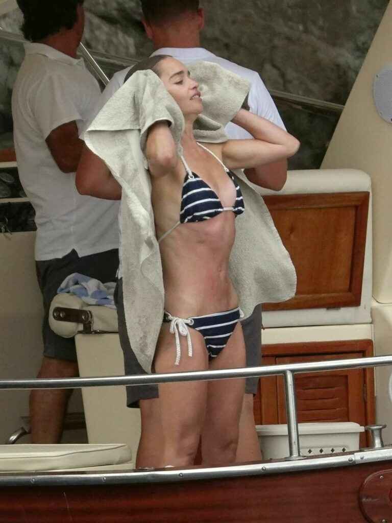 Emilia Clarke en bikini en Italie