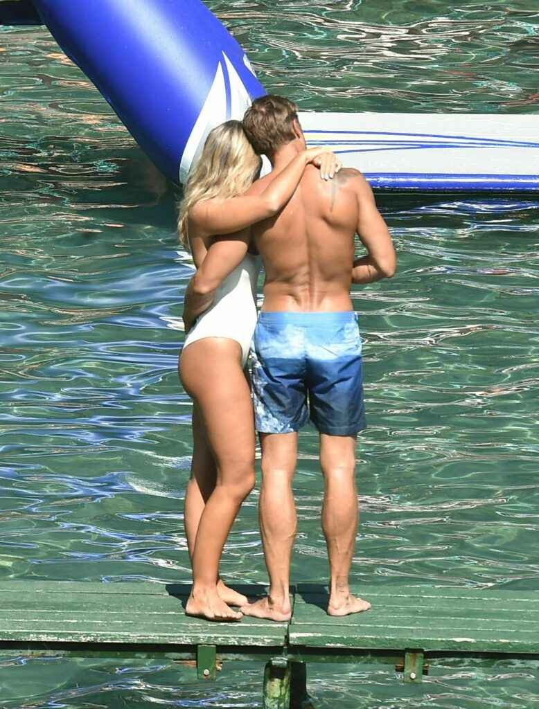 Natasha Oakley en maillot de bain à Portofino