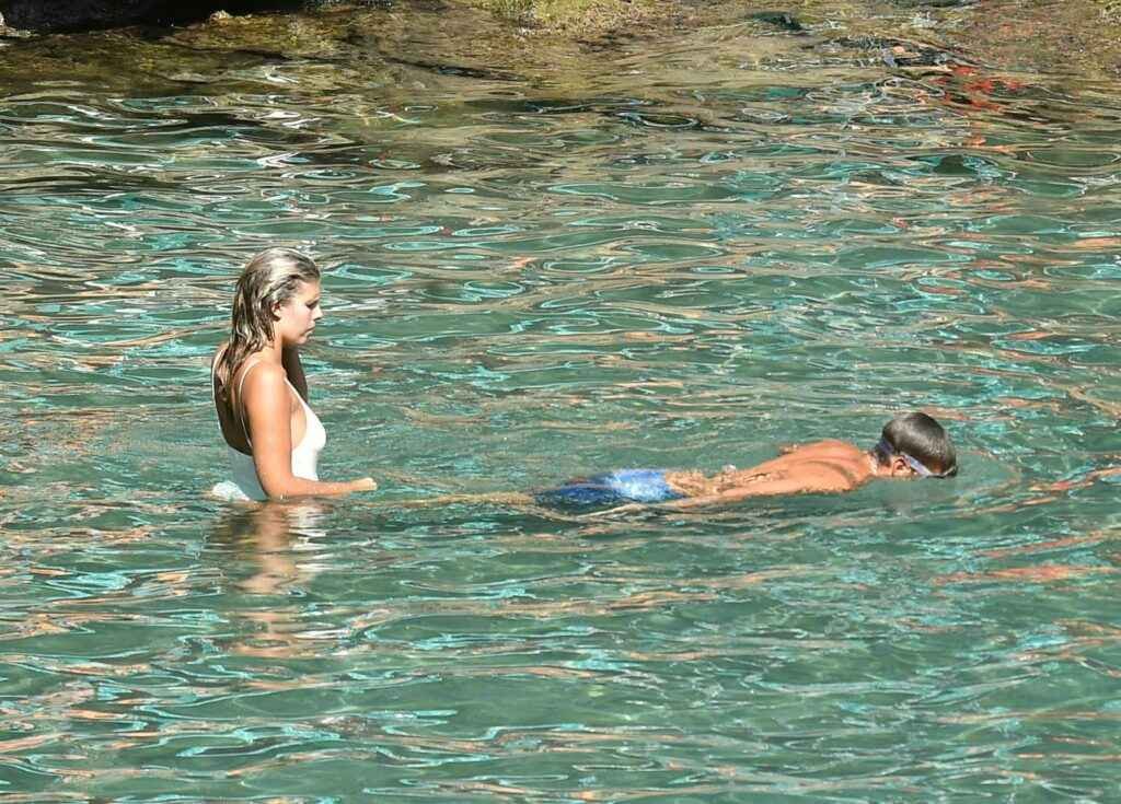 Natasha Oakley en maillot de bain à Portofino