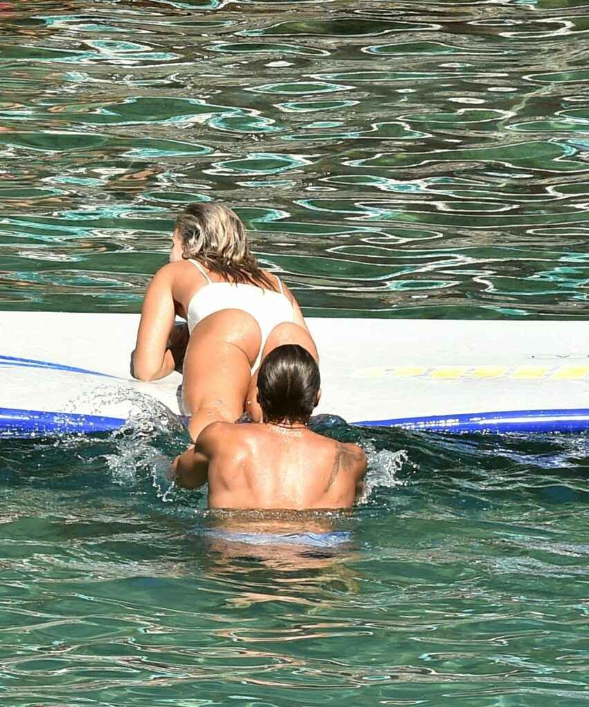 Natasha Oakley en maillot de bain à Portofino